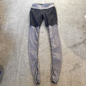 Alo Yoga Gray High Waisted Goddess Ribbed Knit Leggings Size M Ruched Dance